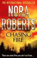 Nora Roberts - Chasing Fire, Häftad