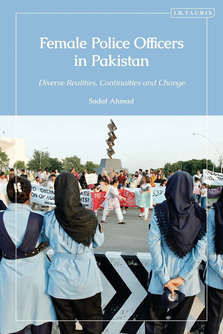 Sadaf Ahmad - Female Police Officers in Pakistan, Häftad