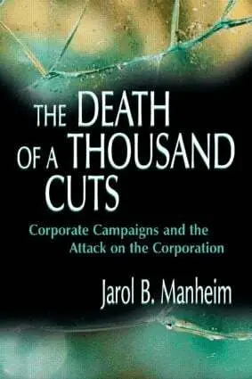 Jarol B. Manheim - Death of A Thousand Cuts, Inbunden. Tillgänglighet: Lägg i varukorg
