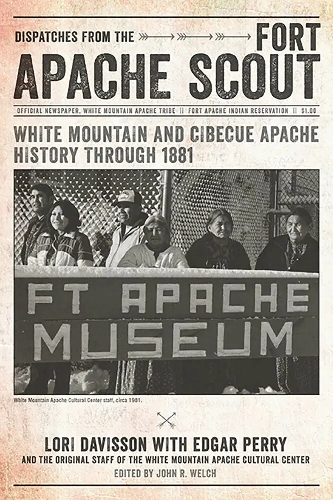 Lori Davisson, Edgar Perry, Original Staff of the White Mountain Apache Cultural Center, John R. Welch - Dispatches from the Fort Apache Scout, Häftad. Tillgänglighet: Tillfälligt slut