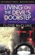 Jr. McClung, Floyd - Living on the Devil's Doorstep: International Adventures, Häftad. Tillgänglighet: Lägg i varukorg