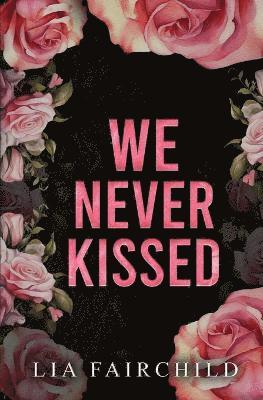Lia Fairchild - We Never Kissed, Häftad. Tillgänglighet: Lägg i varukorg