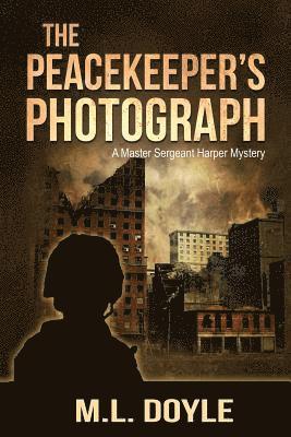 M. L. Doyle - The Peacekeeper's Photograph: A Master Sergeant Lauren Harper Mystery, Häftad. Tillgänglighet: Lägg i varukorg