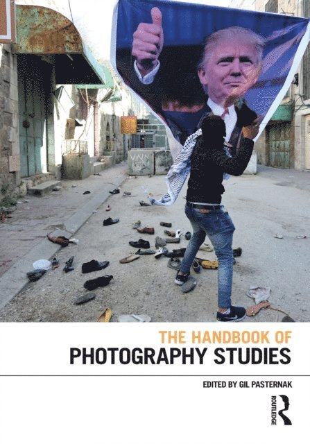 Gil Pasternak - Handbook of Photography Studies, E-bok