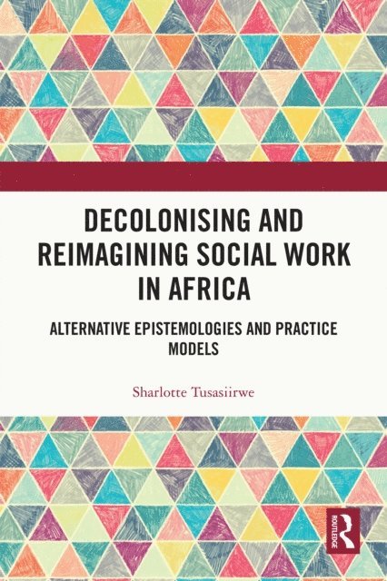 Sharlotte Tusasiirwe - Decolonising and Reimagining Social Work in Africa, E-bok