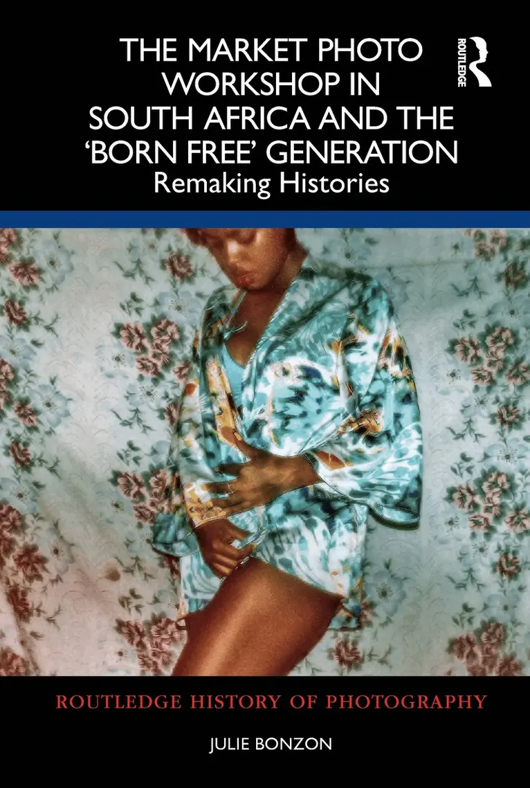Julie Bonzon - Market Photo Workshop in South Africa and the 'Born Free' Generation, Inbunden. Tillgänglighet: Lägg i varukorg