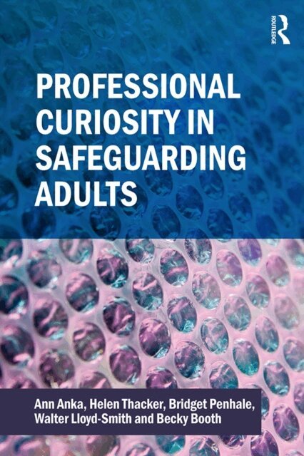 Becky Booth, Walter Lloyd-Smith, Bridget Penhale, Helen Thacker, Ann Anka - Professional Curiosity in Safeguarding Adults, E-bok