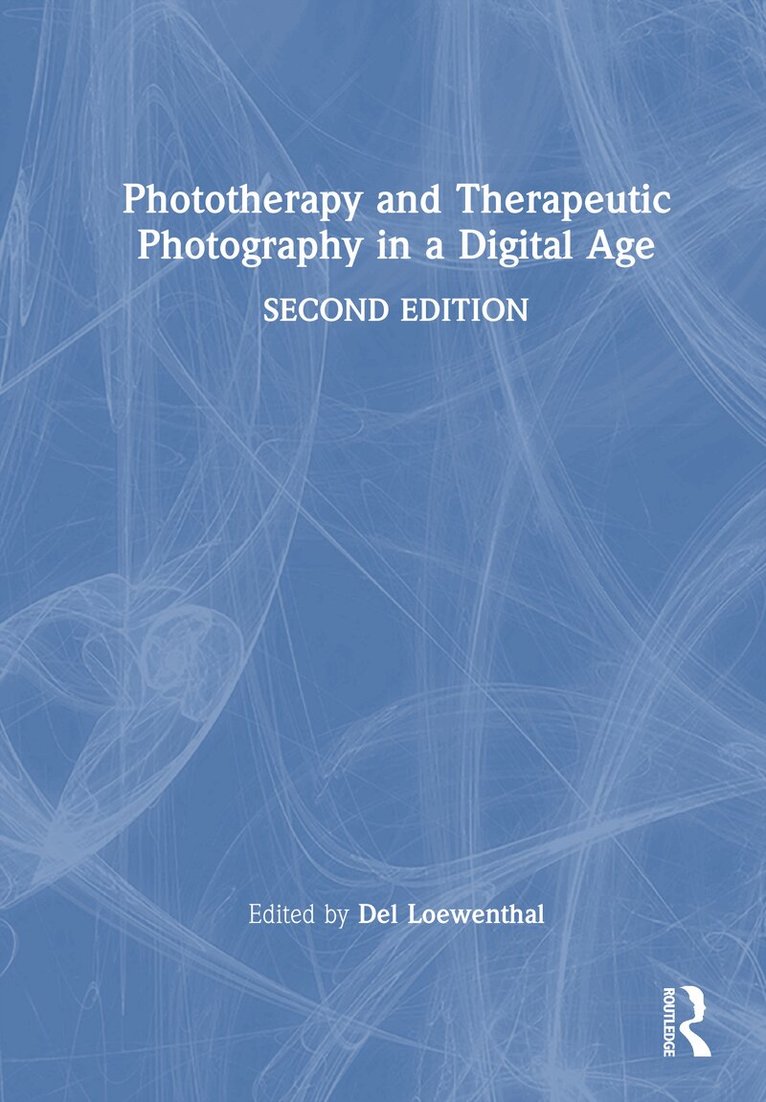 Del Loewenthal - Phototherapy and Therapeutic Photography in a Digital Age, Inbunden