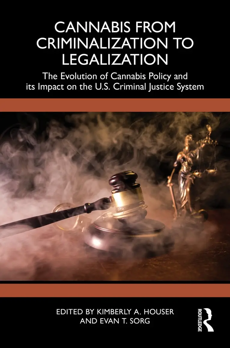 Kimberly A. Houser, Evan T. Sorg - Cannabis from Criminalization to Legalization, Inbunden. Tillgänglighet: Kommande