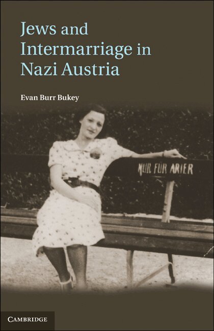 Evan Burr Bukey - Jews and Intermarriage in Nazi Austria, Inbunden