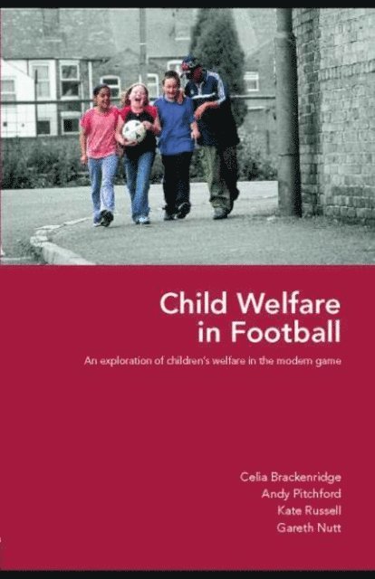 Gareth Nutt, Kate Russell, Andy Pitchford, Celia Brackenridge - Child Welfare in Football, E-bok