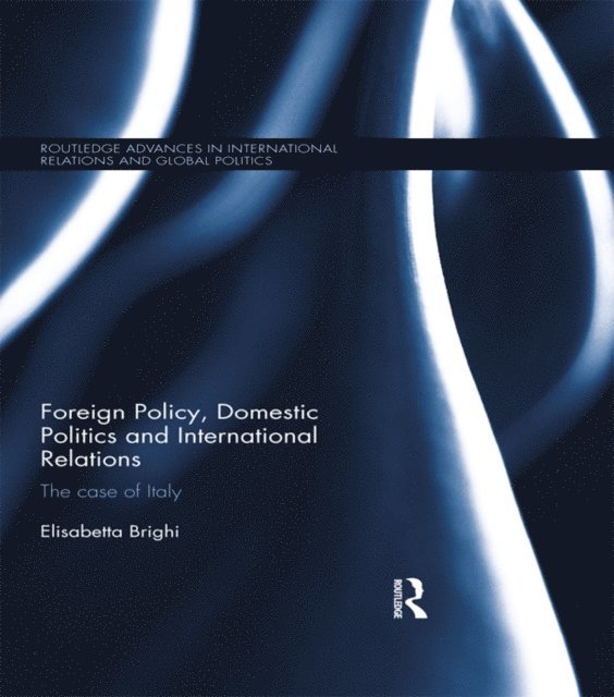 Elisabetta Brighi - Foreign Policy, Domestic Politics and International Relations, E-bok