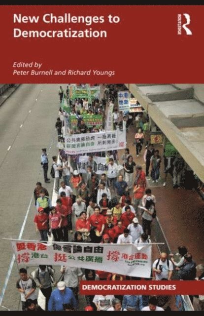 Richard Youngs, Peter Burnell - New Challenges to Democratization, E-bok