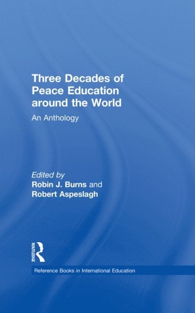 Robert Aspeslagh, Robin J. Burns, Robert Aspeslagh, Robin J. Burns - Three Decades of Peace Education around the World, E-bok