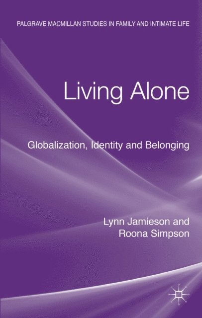 Roona Simpson, Lynn Jamieson - Living Alone, E-bok