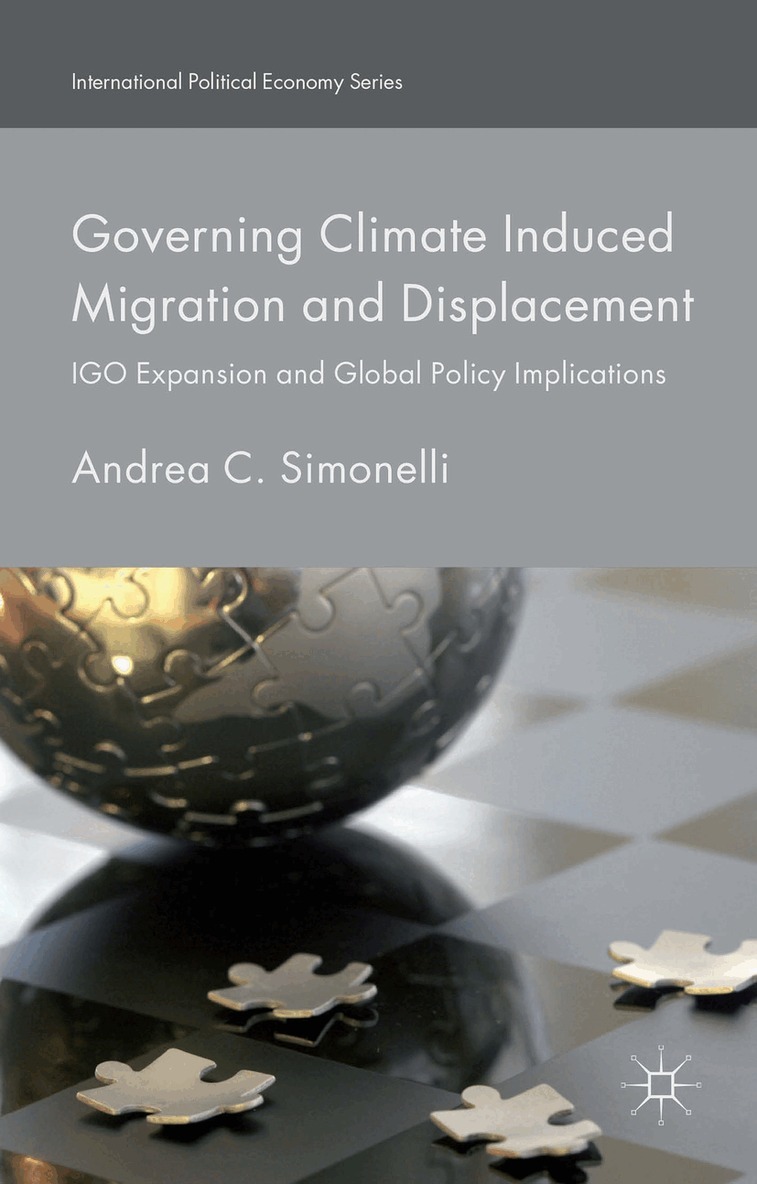 Andrea C. Simonelli - Governing Climate Induced Migration and Displacement, Inbunden