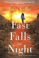 Julia Keller - Fast Falls the Night: A Bell Elkins Novel, Häftad