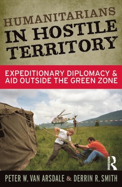 Derrin R Smith, Peter W Van Arsdale - Humanitarians in Hostile Territory, E-bok