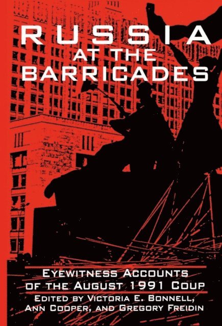Gregory Freidin, Ann Cooper, Victoria E. Bonnell - Russia at the Barricades, E-bok