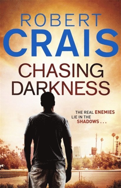 Robert Crais - Chasing Darkness, E-bok