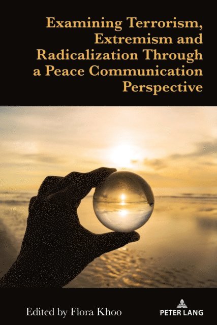 Khoo Flora Khoo - Examining Terrorism, Extremism and Radicalization Through a Peace Communication Perspective, E-bok. Tillgänglighet: Lägg i varukorg