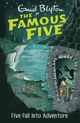 Enid Blyton - Famous Five: Five Fall Into Adventure, Häftad