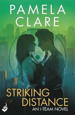 Pamela Clare - Striking Distance: I-Team 6 (A series of sexy, thrilling, unputdownable adventure), Häftad