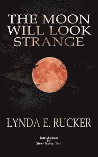Lynda E. Rucker - The Moon Will Look Strange, Häftad. Tillgänglighet: Lägg i varukorg