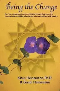 Gundi Heinemann, Klaus Heinemann - Being the Change: How one contemporary person initiated extraordinary positive changes in the world by following the wisdom teachings with totality, Häftad. Tillgänglighet: Lägg i varukorg