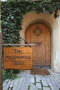 Kathy Cybele, Carol Holaday - The Prosperous Pagan: How to Shed the Myth of Pagan Poverty and Thrive, Häftad. Tillgänglighet: Lägg i varukorg