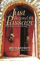 Just Beyond the Passage: Life's Changes in Art and Story, Häftad. Tillgänglighet: Lägg i varukorg