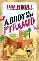 Tom Hindle - A Body in the Pyramid, Häftad