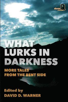 Daniel W. Kelly, D. C. Phillips - What Lurks in Darkness: More Tales from the Bent Side, Häftad
