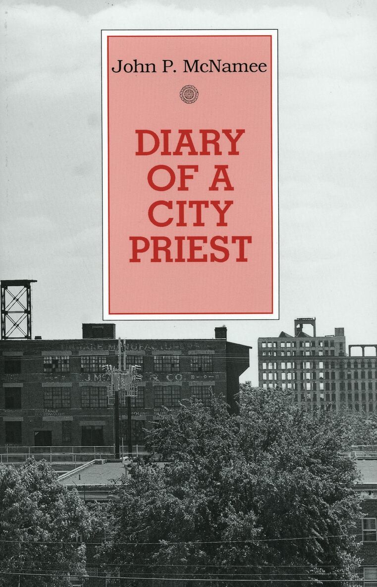 John P. McNamee - Diary of a City Priest, Häftad