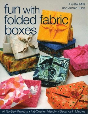 Crystal Elaine Mills, Arnold Tubis - Fun with Folded Fabric Boxes: - All No-Sew Projects - Fat-Quarter Friendly - Elegance in Minutes, Häftad. Tillgänglighet: Lägg i varukorg