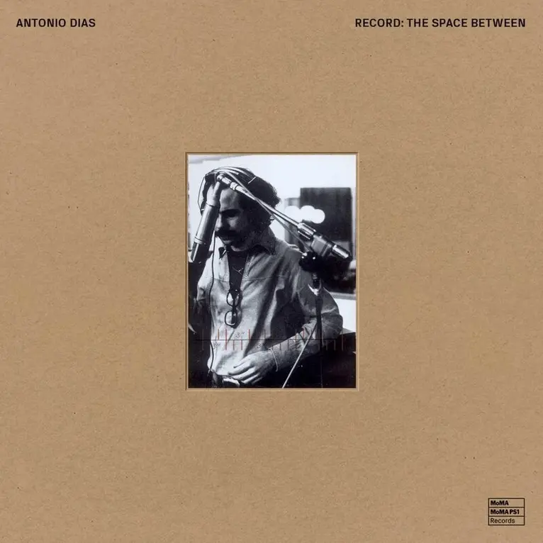 Antonio Dias, David Platzker - Record: The Space Between. Tillgänglighet: Tillfälligt slut