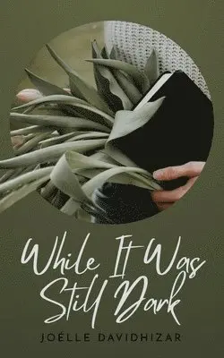 Joelle Davidhizar - While It Was Still Dark, Häftad. Tillgänglighet: Lägg i varukorg