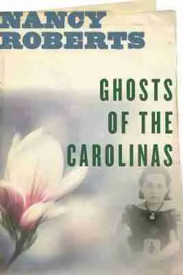 Nancy Roberts - Ghosts of the Carolinas, Häftad. Tillgänglighet: Tillfälligt slut