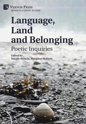 Anita Lafferty, Emma Green, Maya T. Borhani, Holly Tsun Haggarty, Ángel L. Martínez, Paula Aamli, Margaret McKeon, Jan Buley, Will Morin, Kathryn Ricketts, Joseph Naytowhow, Wanda Campbell, Adam Garry Podolski, Marcy Meyer, Sandra Filippelli, Daniela Elza, Robert Nellis, Natalie Honein, Alexandra Fidyk, Sarah MacKenzie-Dawson, Andrejs Kulnieks, Nicole D. Morris, Pauline Sameshima, Adam Vincent, Adrian Downey, Natalie Honein, Margaret McKeon - Language, Land and Belonging: Poetic Inquiries, Inbunden