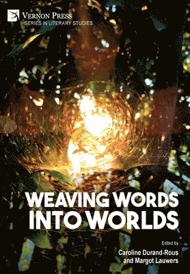 Chloé Angué, Wes Berry, Anne Cirella-Urrutia, Asis De, Stephen Greenfield, Hoffmann Catherine, David Latour, David Lloyd, Maxime Petit, George Piggford, Peter Schulman, Adrian Tait, Keiko Takioto Miller, Caroline Durand-Rous, Margot Lauwers - Weaving Words into Worlds, Inbunden