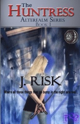 J Risk - Huntress, Häftad