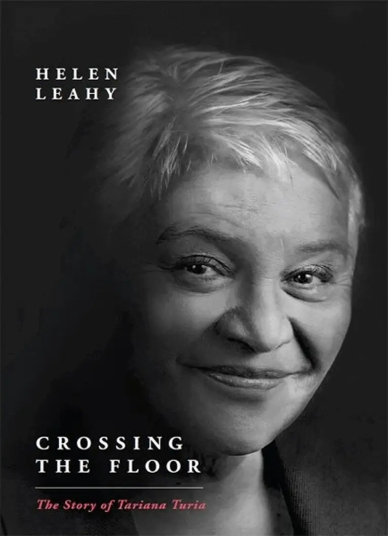 Helen Leahy - Crossing the Floor, Häftad. Tillgänglighet: Lägg i varukorg