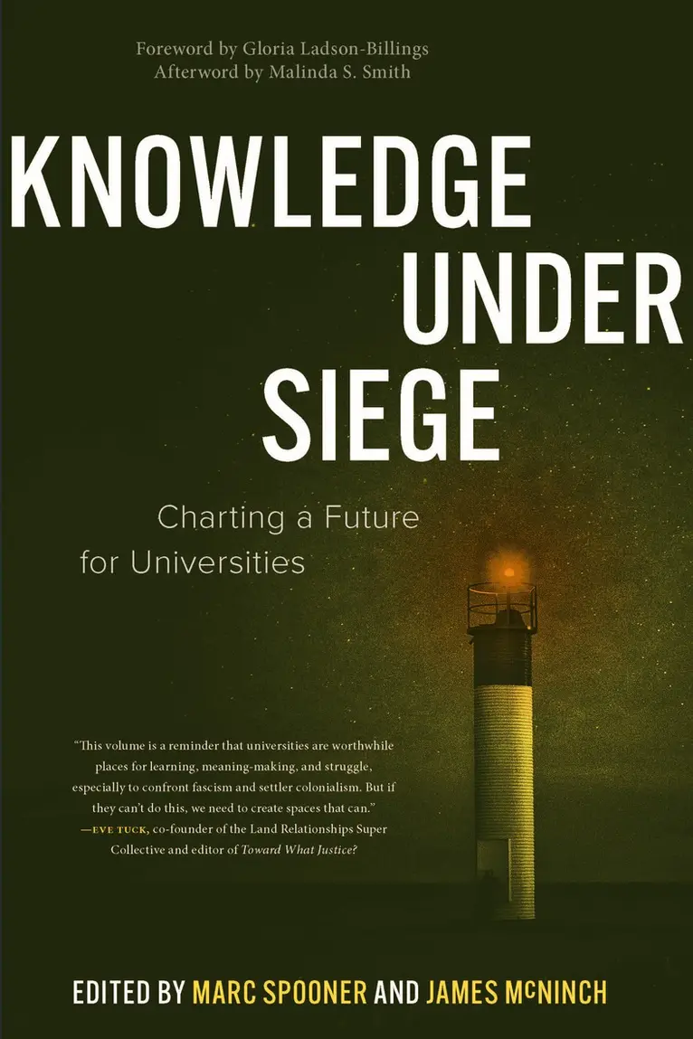Marc Spooner, James McNinch - Knowledge Under Siege, Inbunden. Tillgänglighet: Lägg i varukorg