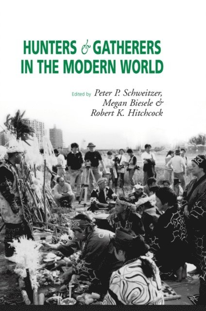 Peter P. Schweitzer, Robert K. Hitchcock, Megan Biesele - Hunters and Gatherers in the Modern World, E-bok