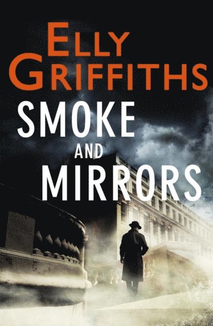 Elly Griffiths - Smoke and Mirrors, E-bok
