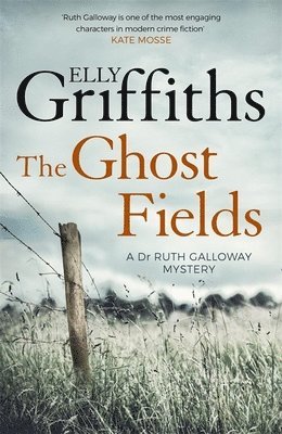 Elly Griffiths - Ghost Fields, Häftad