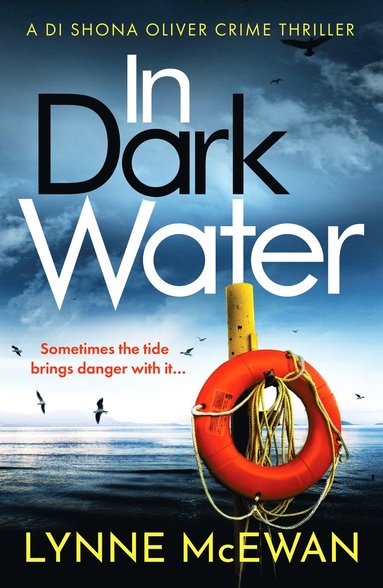 In Dark Water av Lynne McEwan