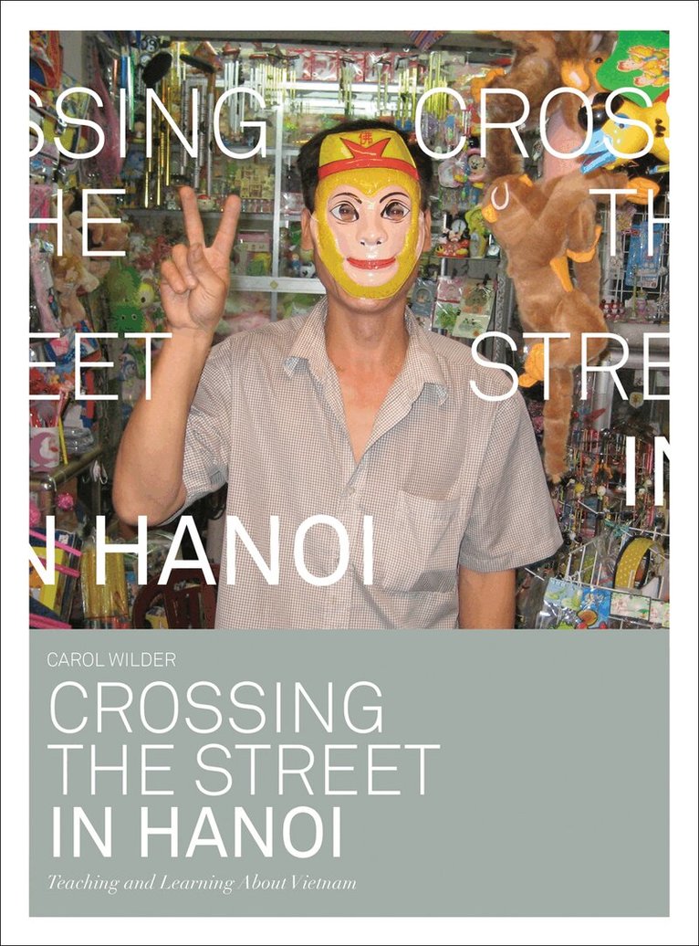 Carol Wilder - Crossing the Street in Hanoi, Häftad