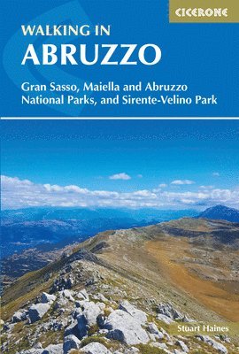 Stuart Haines - Walking in Abruzzo, Häftad