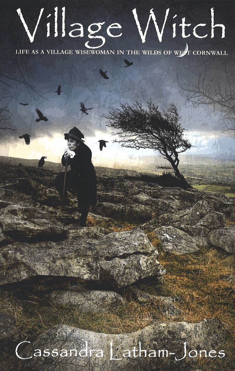 Cassandra Latham-Jones - Village Witch, Häftad